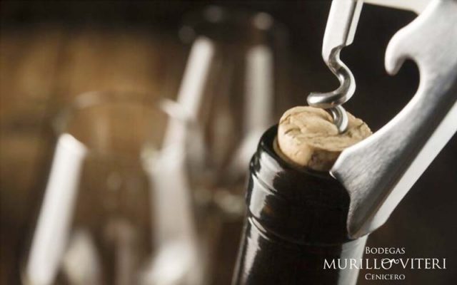 Cómo descorchar una botella de vino